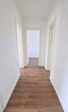 Bild 1 - renovierte 3 Zimmer Küche Diele Bad in Bad Sülze im Haus sind zwei Wohnungen frei!