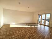 Lichtdurchflutetes Wohnzimmer - 