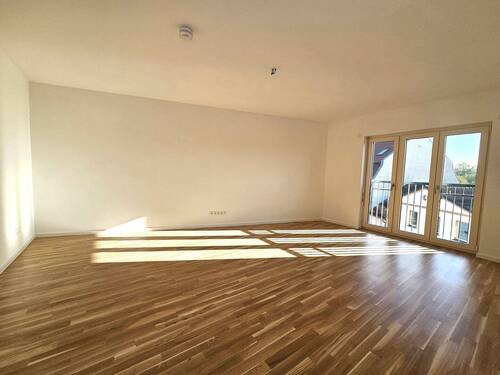 Lichtdurchflutetes Wohnzimmer - 