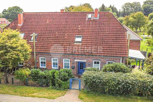 Straßenansicht - Charmantes, sanierte Bauernhaus - familienfreundlich, mit zusätzlicher Mieteinnahme