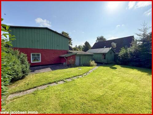Westansicht mit Schuppen und Garage - 