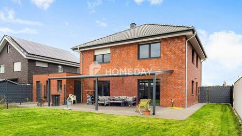 Außenansicht 2 - Wohnen mit Zukunft: Neuwertiges KfW-55-Haus mit Garten und moderner Ausstattung