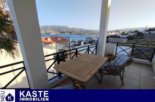 Titel - Modernisiertes Stadthaus mit 3 Schlafzimmern & Meerblick in Strandnähe 