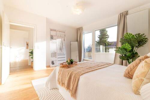 OG - Schlafzimmer mit Loggia - 
