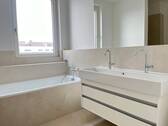 Bad mit Wanne - 