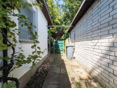 Weg hinter das Haus - 