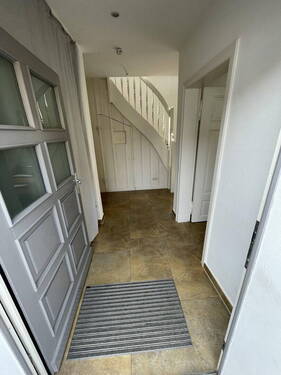 Eingang ins Haus - 5 Zimmer Einfamilienhaus zum Kaufen in Gransee