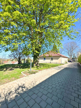 Zufahrt - Freistehendes saniertes Familienparadies, mit Bauplatz in toller Lage von Riegelsberg