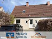 Vorderansicht - Charmante Doppelhaushälfte mit Garten und vielseitiger Nutzfläche in Schleswig-Friedrichsberg