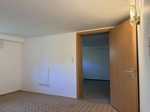 Abstellraum mit Blick in den Vorratsraum - 