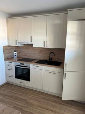 Küche mit EBK - Neuwertige Wohnung in Flieden mit viel Platz