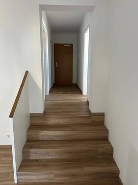 Flurbereich - Etagenwohnung mit 96,50 m&sup2; in Flieden zur Miete