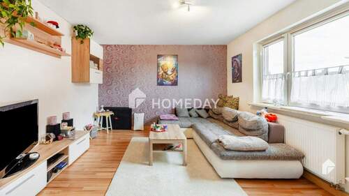 Wohnzimmer 1 - 8 Zimmer Mehrfamilienhaus, Wohnhaus in Lehre