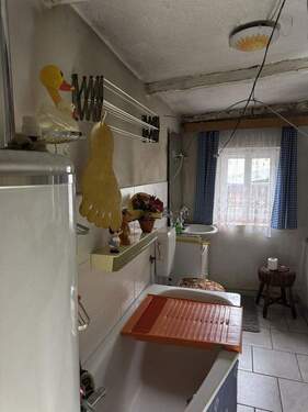 Bad mit Wanne und autark Heizu - 