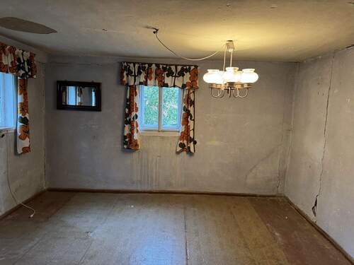 leeres Zimmer 1. OG - 