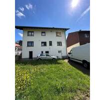 Zweifamilienhaus mit Garten und vier Garagen plus Einliegerwohnung - Mossautal Ober-Mossau