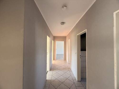 Flur - Etagenwohnung mit 83,40 m&sup2; in Schwanewede zum Kaufen