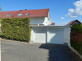 Garage und Stellplatz - 