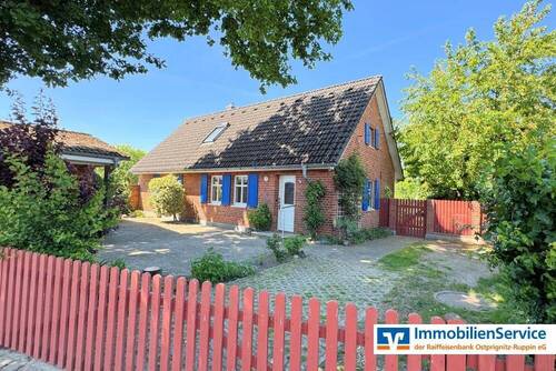 Blick über den Zaun - 3 Zimmer Einfamilienhaus in Sieversdorf b Neustadt