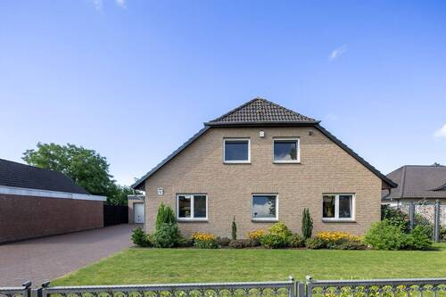 Straßenansicht - Einfamilienhaus mit 235,00 m² in Bassum zum Kaufen