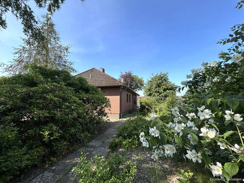 Hausansicht 1 - Doppel-Grundstück mit EFH und Baupotenzial