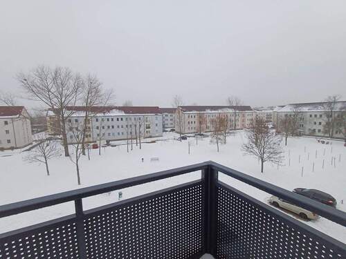 Balkonausblick in den Innenhof - Neu sanierte Zweizimmerwohnung voller Komfort - 3. OG rechts