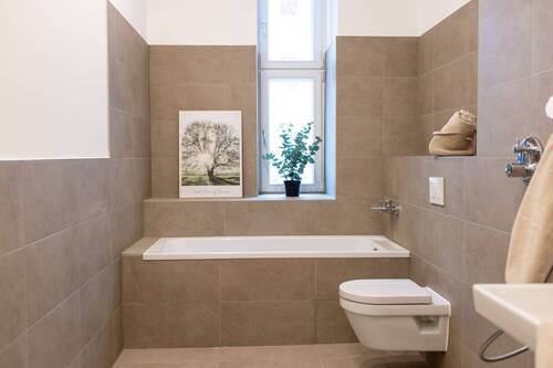 Badezimmer - Etagenwohnung mit 89,30 m&sup2; in Berlin zum Kaufen