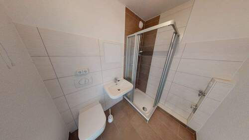 Bad mit Dusche - 1 Zimmer Etagenwohnung zur Miete in Chemnitz