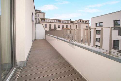 Balkon (Südseite) und Ausblick - ++ Perfekt für Paare ++ 2-Raum-Whg. am Pelzmühlenteich mit Einbauküche, Südbalkon und TG-Stellplatz
