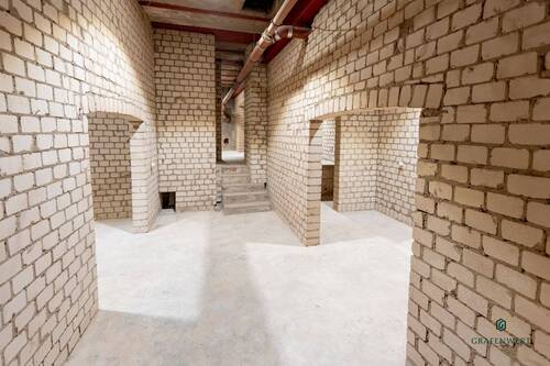 Keller mit ca. 5 m Deckenhöhe - 