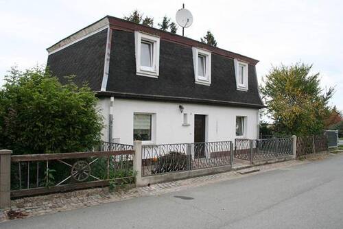 Zufahrt - 3 Zimmer Einfamilienhaus zum Kaufen in Hirschstein