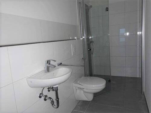 Gäste-WC mit Dusche - 