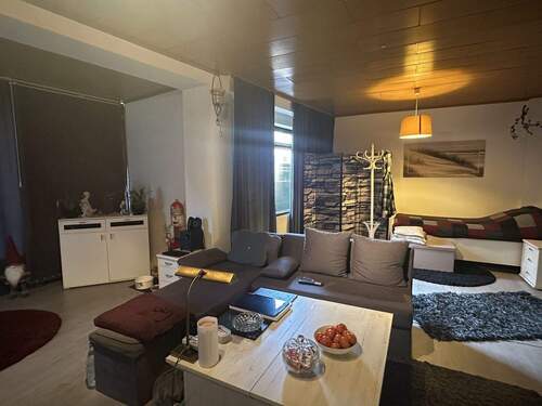 großzügiges Wohn-/Schlafzimmer im EG - 