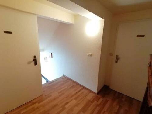 Aufgang 1. OG links - 