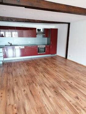 Wohnung 002 1. OG r - Wohnzimmer mit offener Küche - 