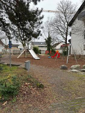 Kinderspielplatz direkt am Haus.jpg - 