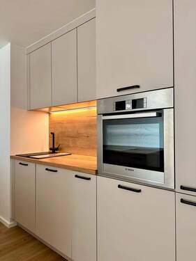 Küche
- Kernsanierte 2-Zimmer-Wohnung mit Balkon in Mainnähe – Modernes Wohnen in Top-Lage