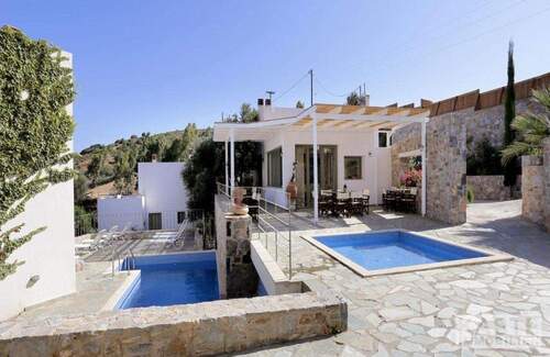 Außenansicht - 1 Zimmer Mehrfamilienhaus, Wohnhaus zum Kaufen in Agia Pelagia