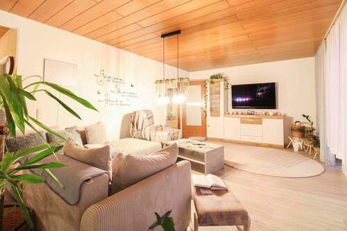 Wohnzimmer - 5 Zimmer Einfamilienhaus zum Kaufen in Reichelsheim (Odenwald)