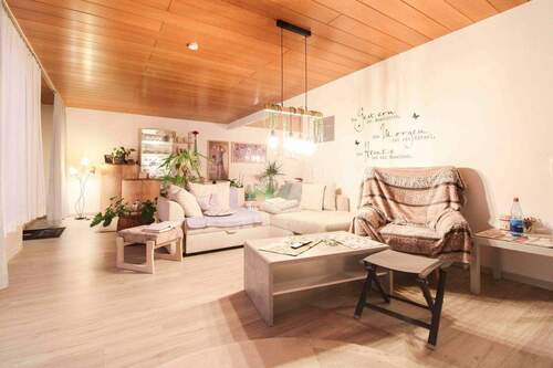 Wohnzimmer - 5 Zimmer Einfamilienhaus in Reichelsheim (Odenwald)