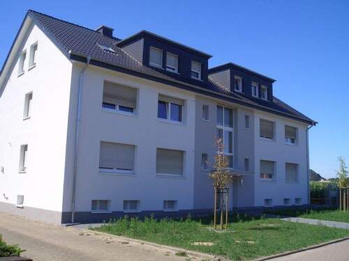 Aussenansicht - Unverbauter Ausblick vom Balkon: 3-Zimmer-Wohnung im Obergeschoss mit Garage in Bruchmühlen