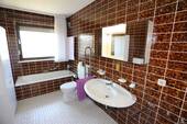 Wannenbad im Dachgeschoss - 