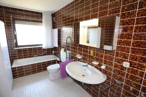 Wannenbad im Dachgeschoss - 