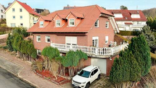 2 Hausansicht - Exklusiver Wohn(t)raum - Komfortables Einfamilienhaus mit Einliegerwohnung in Nörten-Hardenberg (nahe Göttingen)