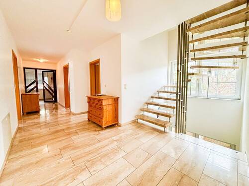 7 Hausflur - 