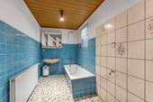 Tageslichtbad mit Wanne - 