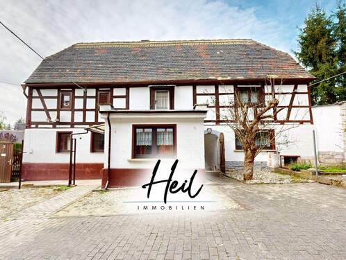 Ansicht - Zwei-Seiten-Bauernhof mit Fachwerkhaus und Scheune