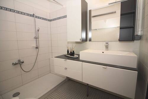 Bad, erneuert 2023 - 3 Zimmer Etagenwohnung zum Kaufen in Karlsruhe