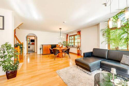 Wohn_Esszimmer - 4 Zimmer Doppelhaushälfte zum Kaufen in Neubiberg