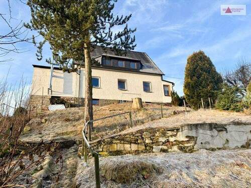 Hausansicht - 7 Zimmer Einfamilienhaus zum Kaufen in Wiesa / Neundorf